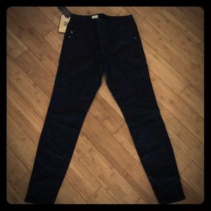 Pull on black jeggings NWT